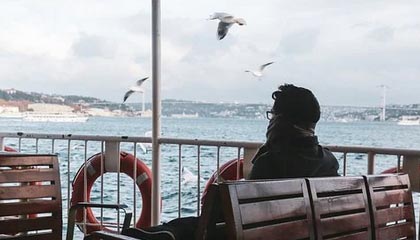 西班牙国家德比，巴萨与皇马绝境逢生